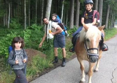Urlaub auf dem Zuckerbauerhof Kinder auf Pferd